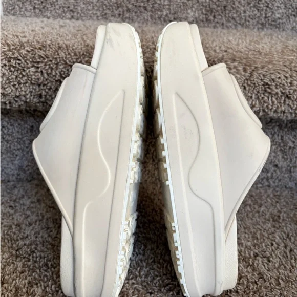 Gucci GG Women's Cream Platform Rubber Slides - Picture 9 of 15